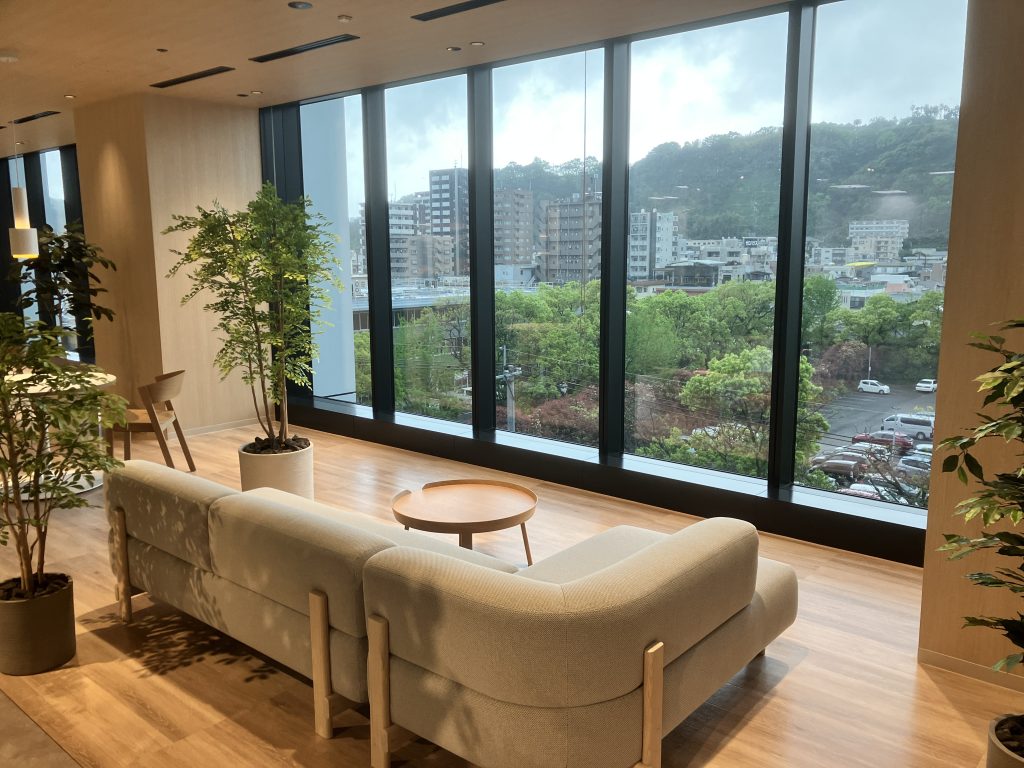 コワーキングスペースの様子

鹿児島駅直結のコワーキングスペース・貸会議室　Q-Lounge KAGOSHIMA