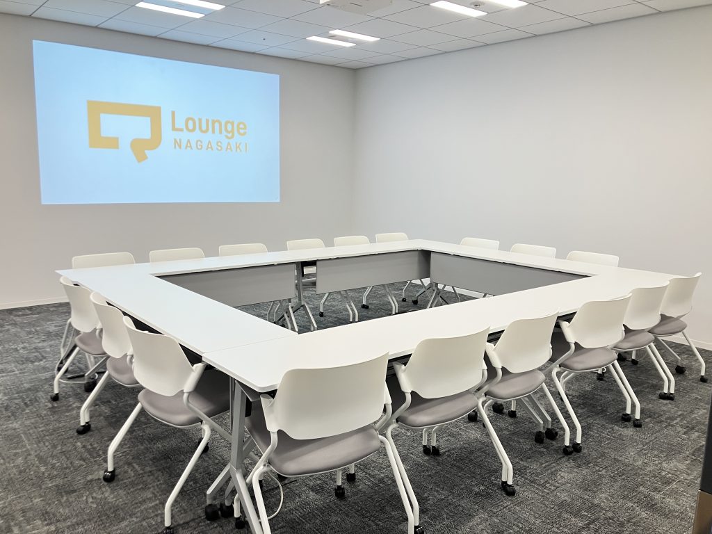 【長崎 貸会議室】JR長崎駅ビル直結 90名以上収容可能｜Q-Lounge NAGASAKI